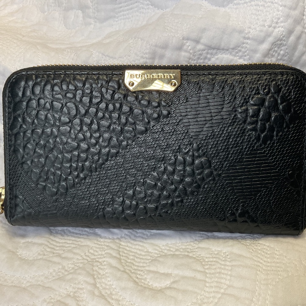 Burberry Embossed Check Signature wallet
